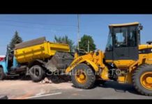 У Павлограді Toyota Land Cruiser зіткнулося з вантажівкою (ВІДЕО)