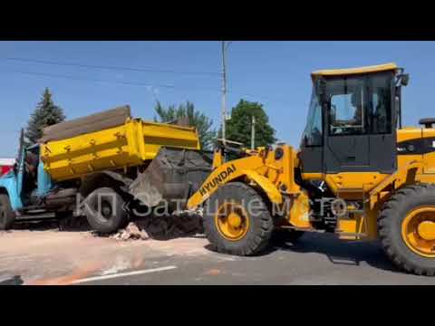 У Павлограді Toyota Land Cruiser зіткнулося з вантажівкою (ВІДЕО)