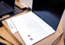 Павлоградським освітянам передали ноутбуки