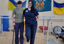 Кінологиню Ларису Борисенко вперше виписали з лікарні після підриву на розтяжці