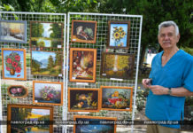 «Не покидати надію на краще»: лікар-переселенець в Павлограді малює картини