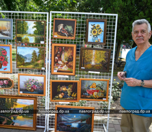 «Не покидати надію на краще»: лікар-переселенець в Павлограді малює картини