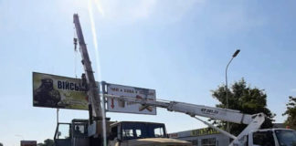 У Павлограді демонтували незаконний білборд