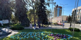 Прапорці на Алеї Слави повернуть