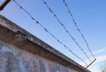 За знущання над матір’ю павлоградцю обмежили волю