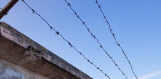 За знущання над матір’ю павлоградцю обмежили волю