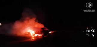 У Павлограді згорів легковик