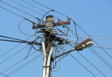 На Павлоградщині чоловіка вдарило струмом, коли він був на стовпі