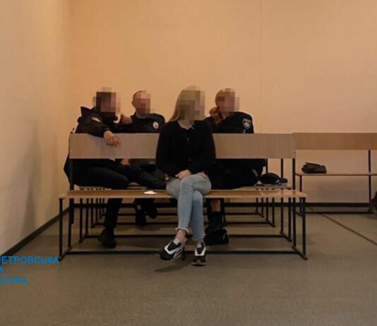 На Дніпропетровщині мати розбещувала дітей заради заробітку