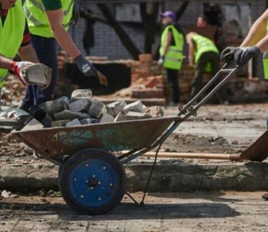 Заробляти 10,5 тис. грн безробітні можуть в «Армії відновлення»