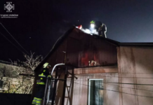 У Павлограді загорівся дах будинку