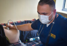 Павлоградській лікарні передали портативний УЗД-апарат (ФОТО)