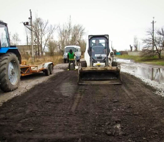У Павлограді грейдують дорогу на Соснівку