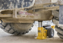 У Павлограді 66-річний чоловік загинув під час ремонту автобуса