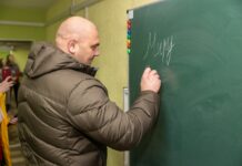 Очільник області відвідав укриття в павлоградському ліцеї