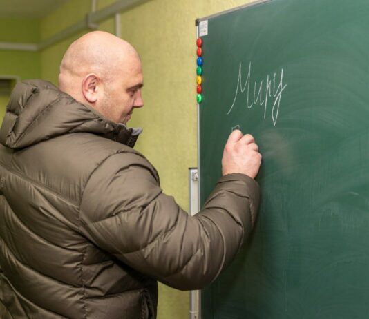 Очільник області відвідав укриття в павлоградському ліцеї