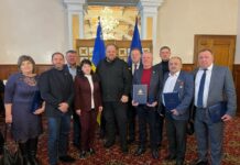 Очільники міст і громад Західного Донбасу отримали нагороди від Верховної Ради