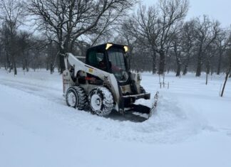 У Павлограді сніг додав роботи комунальникам