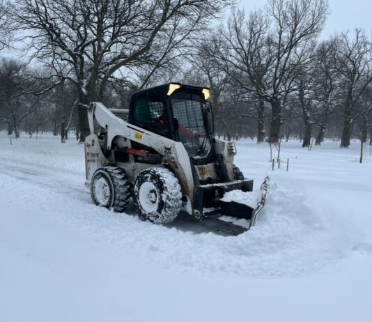 У Павлограді сніг додав роботи комунальникам