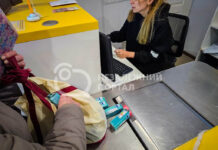 «Укрпошта» у Павлограді безкоштовно видає пенсіонерам лампочки