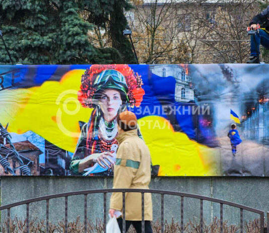 На Алеї Слави Павлограда з’являються патріотичні банери (ФОТОФАКТ)