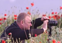 Поблизу Павлограда фотограф відзняв птаха зі здобиччю