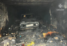 У Павлограді горів гараж з авто в середині