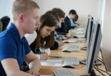 Стало відомо, як випускники Дніпропетровщини впоралися із цьогорічним НМТ