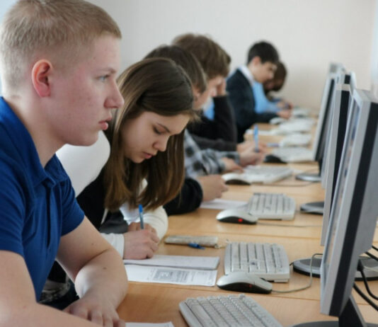 Стало відомо, як випускники Дніпропетровщини впоралися із цьогорічним НМТ