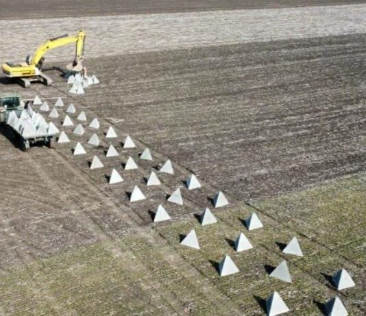 Дніпропетровщина замовляє «зуби дракона» та будує оборонні споруди