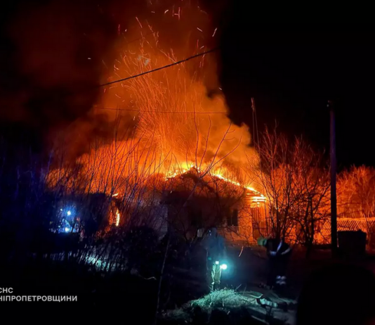 На Павлоградщині у палаючому будинку виявили тіло чоловіка