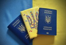 Хто зможе отримати паспорт за кордоном? Опубліковано роз’яснення