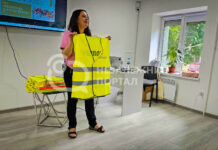 Поліції Павлограда подарували 200 світловідбивних жилетів