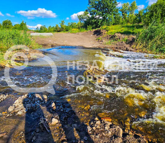 Свавілля на Вовчій: річку перегородили саморобною дамбою (ВІДЕО)