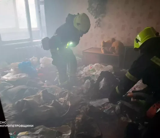 У Павлограді на пожежі врятували чоловіка