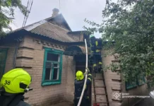 У Павлограді вогнеборці не дали розповсюдитись займанню у будинку