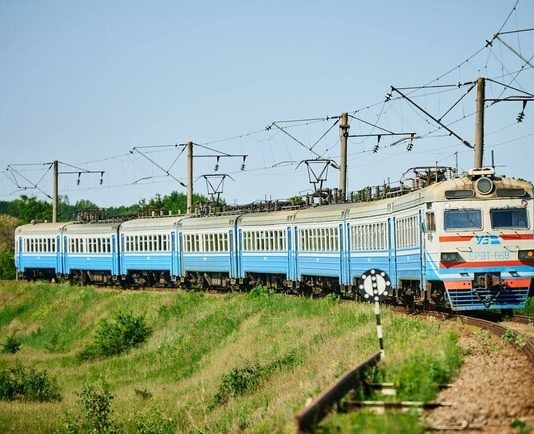 На Павлоградщині чоловік випав з вікна електрички