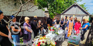 «Дідусю, я приїду на канікули…»: у Павлограді попрощалися з 9-річною Валерією, яку вбили у Німеччині