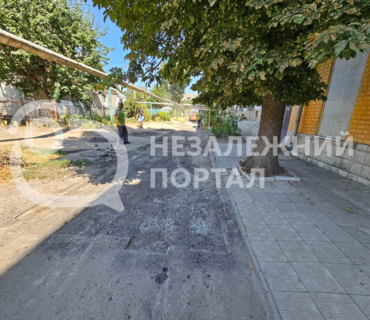 У дворі на Соборній відремонтували асфальт (ВІДЕО)