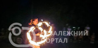 У Павлограді дівчина влаштувала вогняне шоу на площі (ВІДЕО)