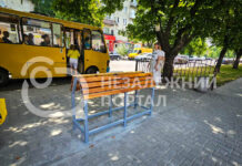 У Павлограді встановили опори на зупинках