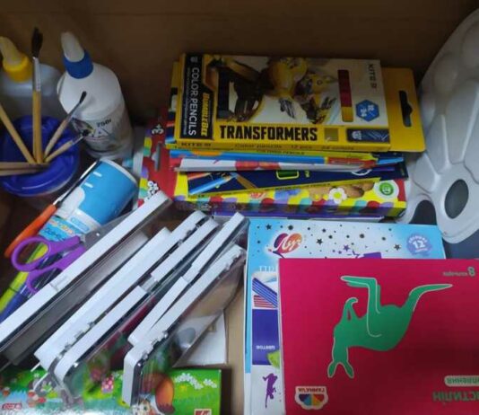 У Павлограді збирають канцтовари для дітей у складних обставинах
