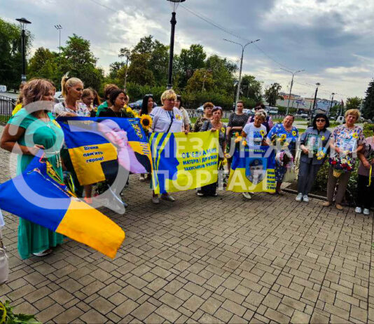 На Алеї Слави мами загиблих провели акцію “Час не лікує” (ФОТО)