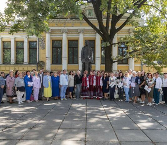 Одна з сільських бібліотек Павлоградщини отримала обласну відзнаку