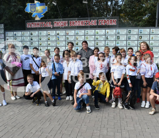 Діти з гімназії №3 поспілкувалися з матерями загиблих військових