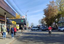 У Павлограді почали встановлювати електронні табло на зупинках (ФОТО)