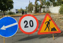 На одній з вулиць Павлограда роблять ямковий ремонт