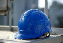 У Павлограді чоловік впав з висоти