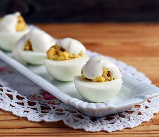 Фаршировані яйця: рецепт оригінальної страви з найсмачнішою начинкою