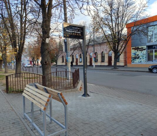 У Павлограді на зупинках запрацювали інформаційні електронні табло